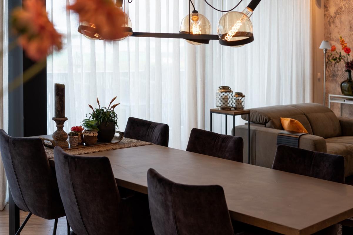 eetkamer met luxe eettafel