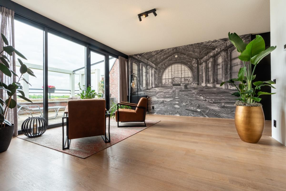 woonkamer met luxe designwand