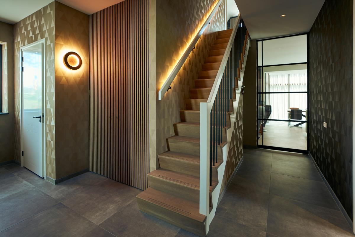 hal inrichting met design behang