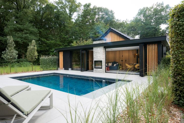 Modern buitenhuis met sauna en volledig geïsoleerde opbouw
