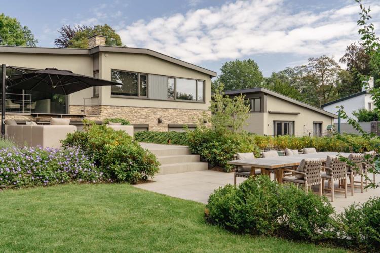 Villatuin met zwembad