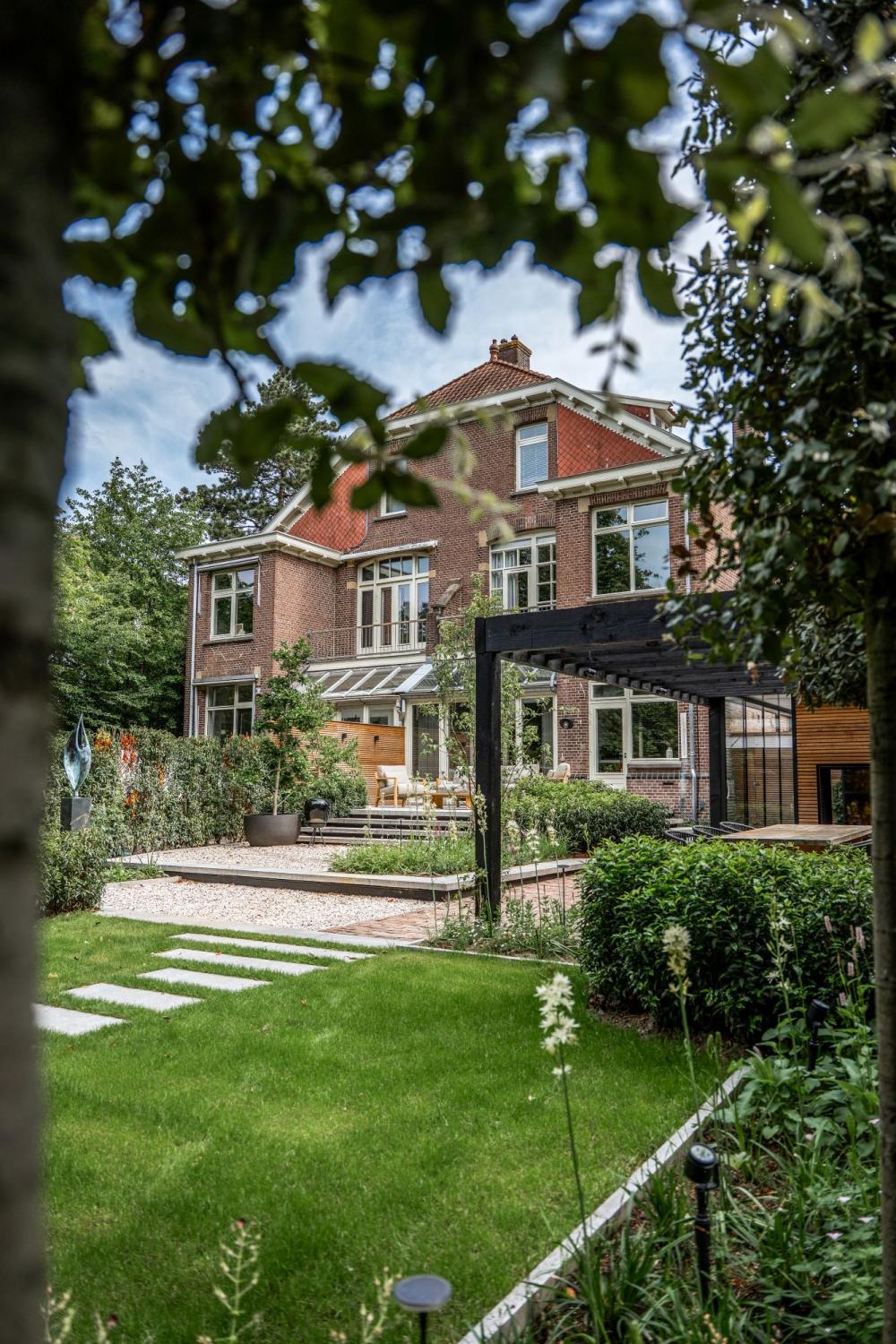 Exclusieve villatuin met tuinkamer