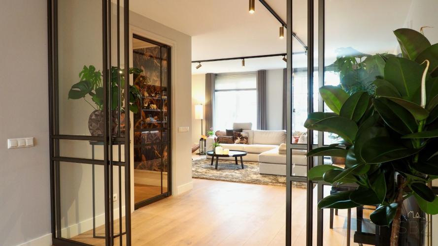 Villa in jaren 30-stijl waar luxe, warmte en karakter samenkomen
