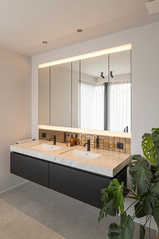 luxe badkamermeubel met dubbele wasbakken