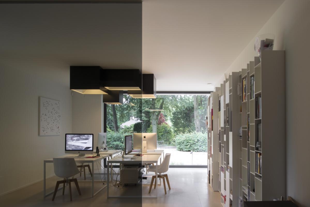 luxe werkkamer met maatwerk kasten