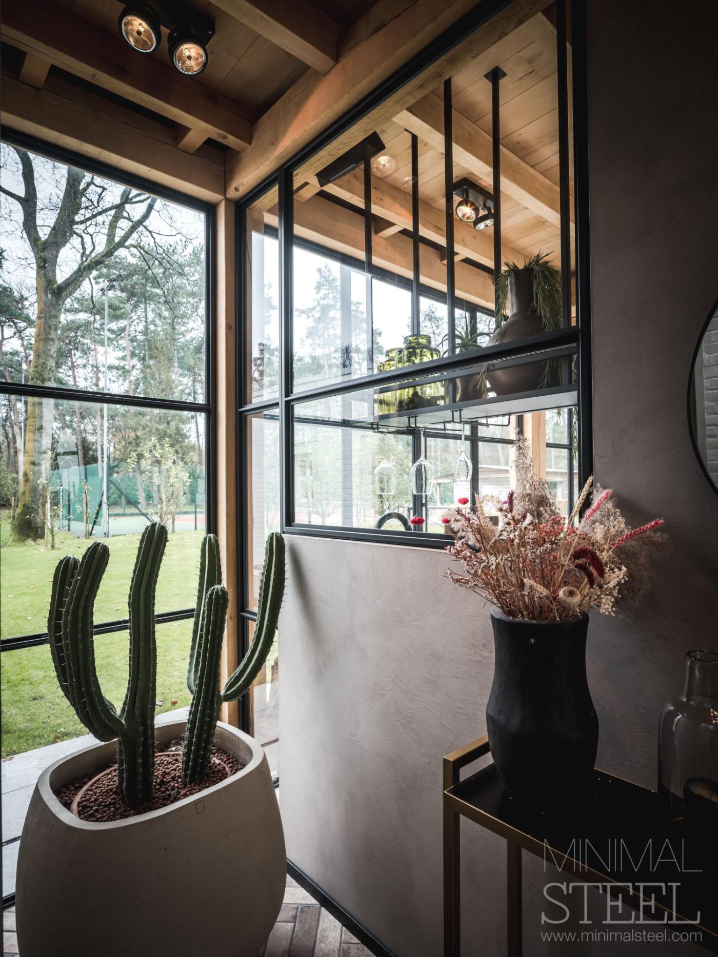 Luxe stalen scharnierdeuren | Best Interiors