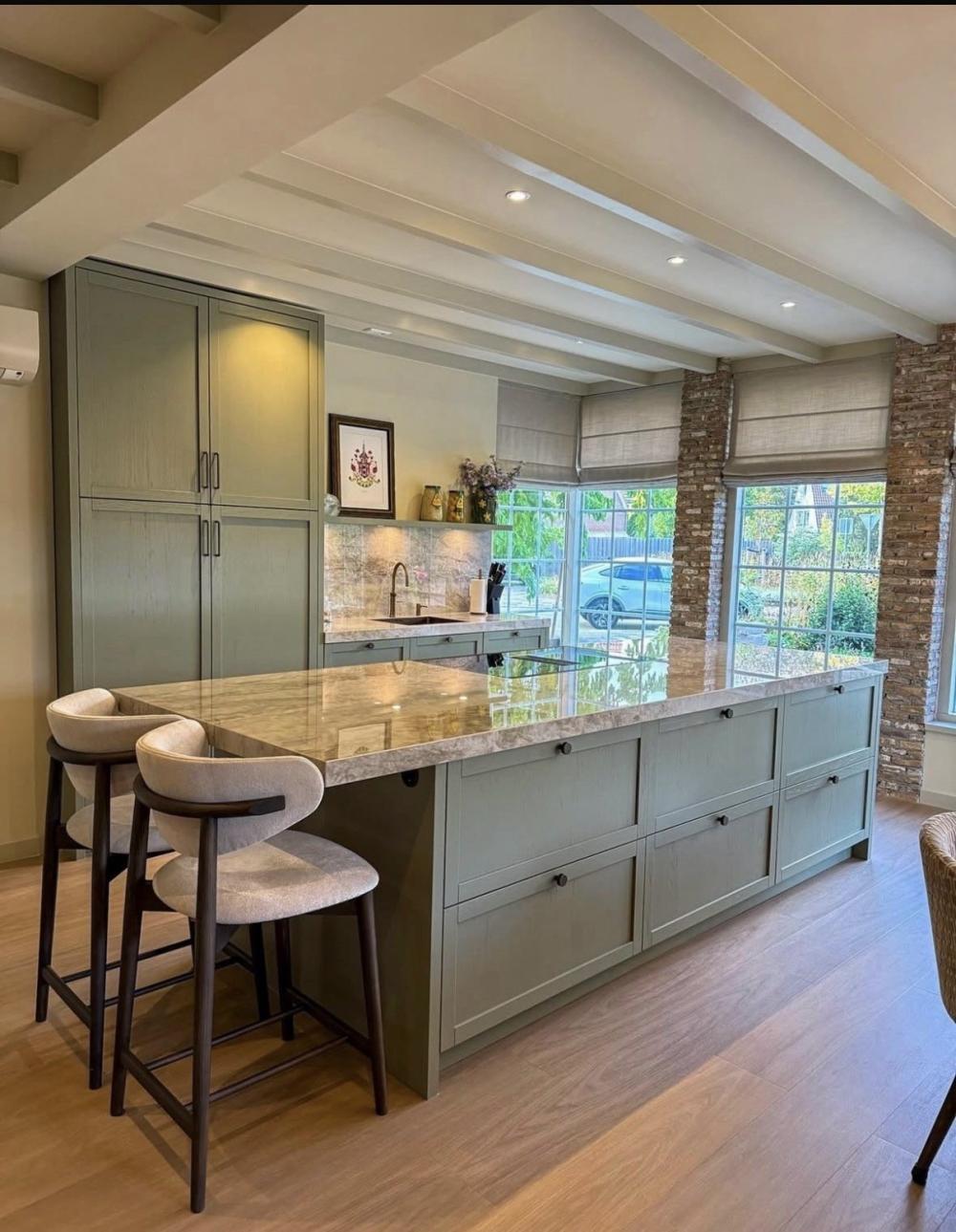 Luxe STEEL fornuis in design keuken