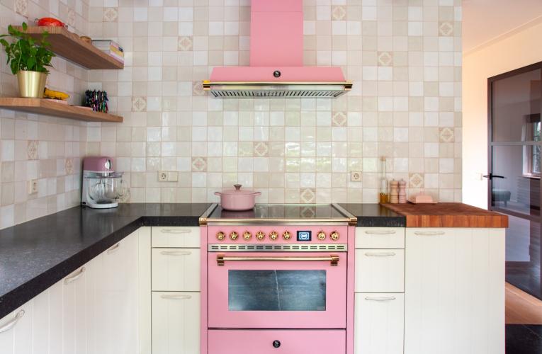 Luxe fornuis in Pink Steel & White Terracotta