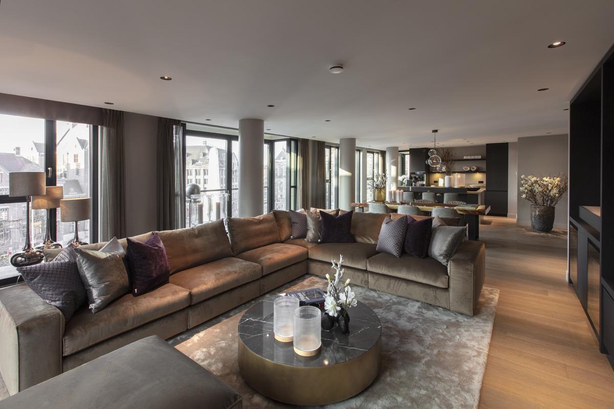 woonkamer met design verlichting