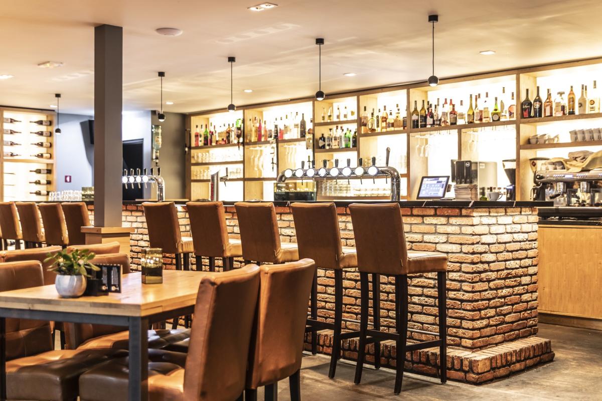 luxe bar met design verlichting