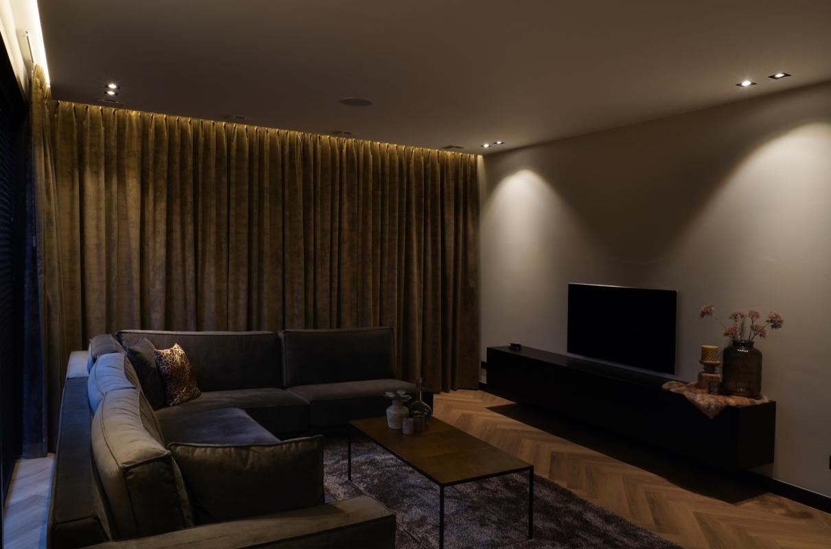 woonkamer met luxe verlichting