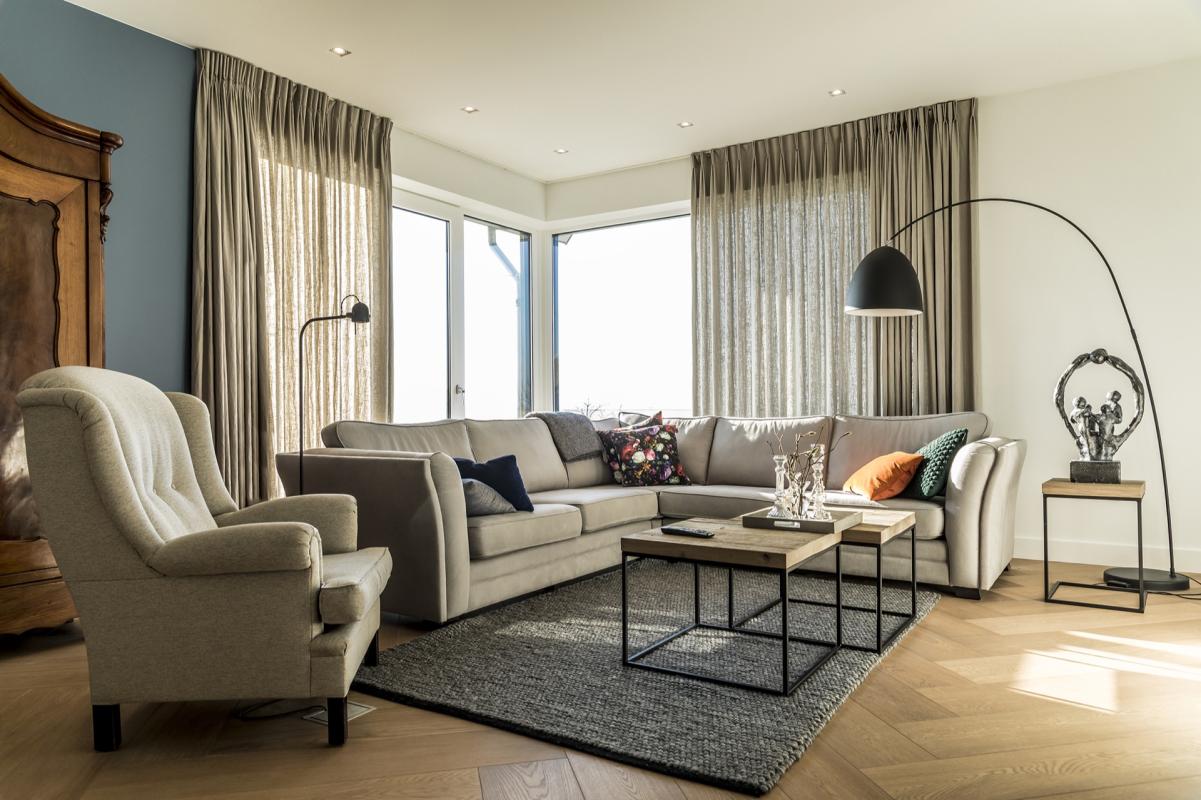 woonkamer met luxe verlichting