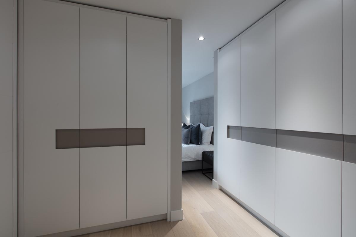 dressing met moderne verlichting