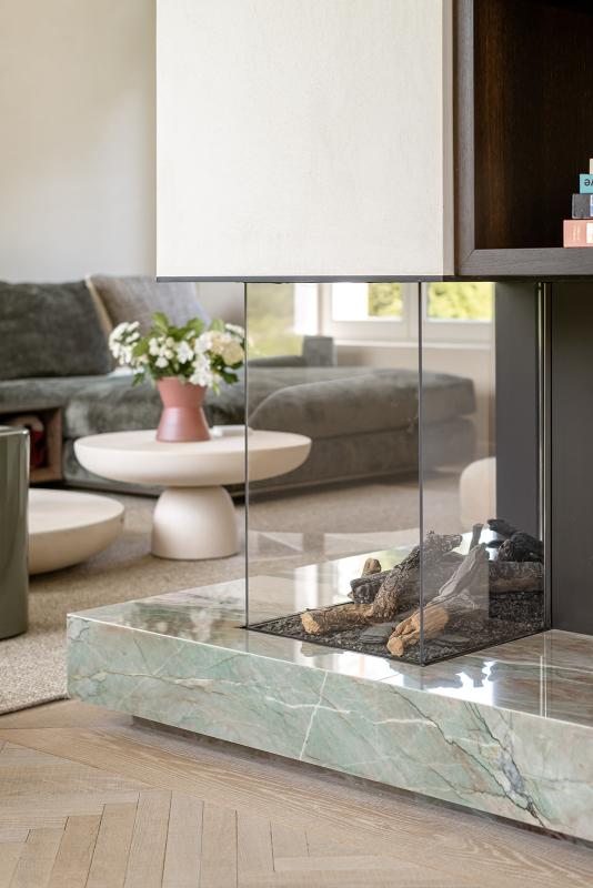 woonkamer met luxe wandafwerking