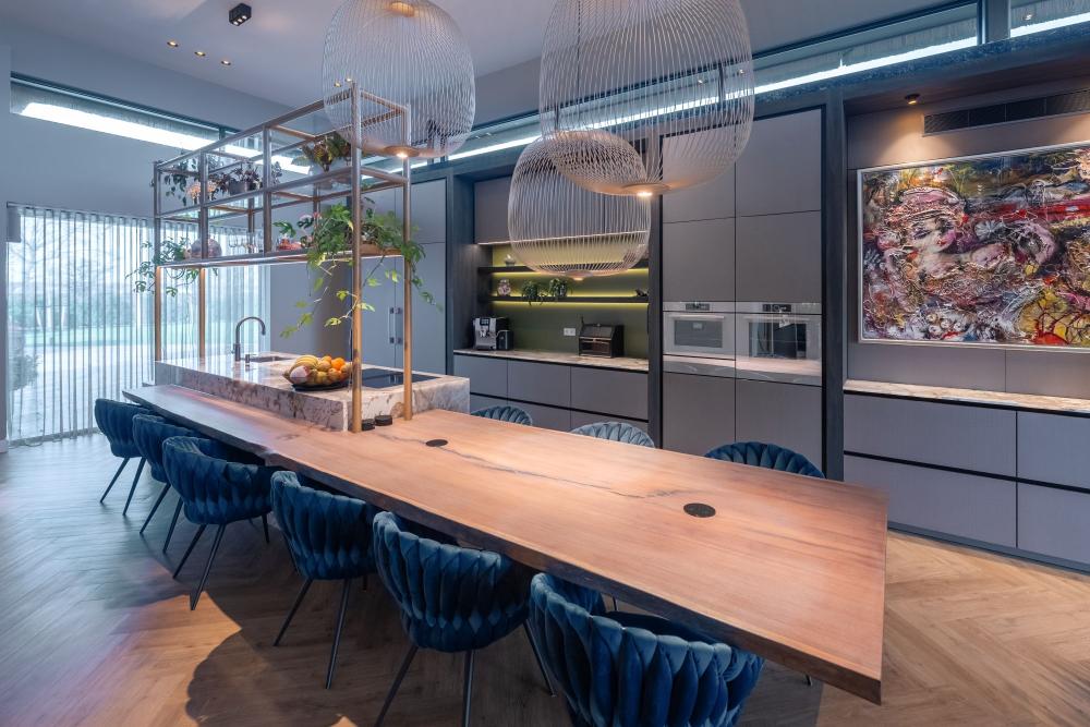 Exclusieve maatwerk keuken, bar en bijkeuken in villa Noordwijkerhout