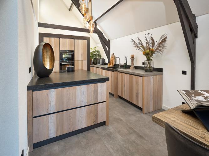 Houten Tieleman-keuken in Oostvoorne