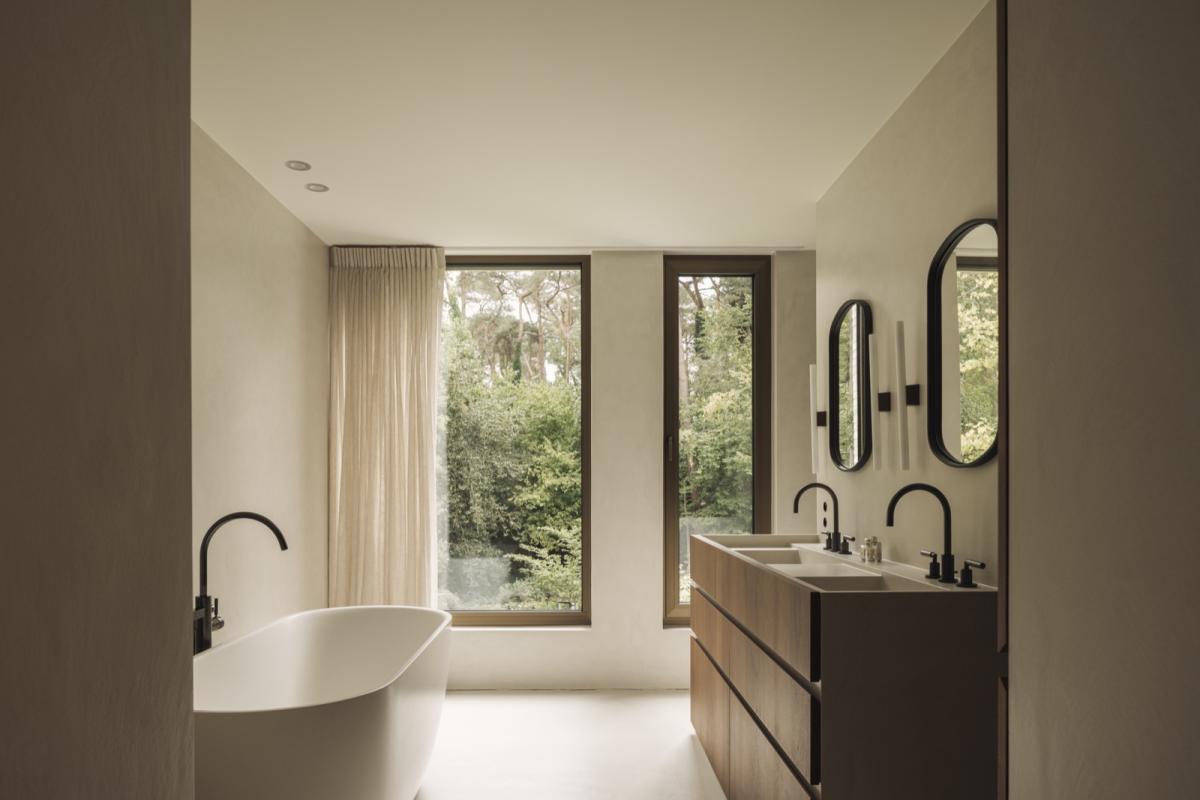 badkamer met luxe wandafwerking