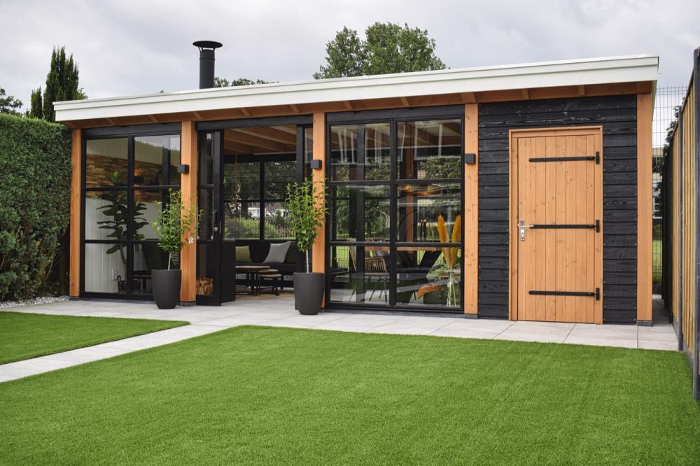 Luxe tuinkamer met berging