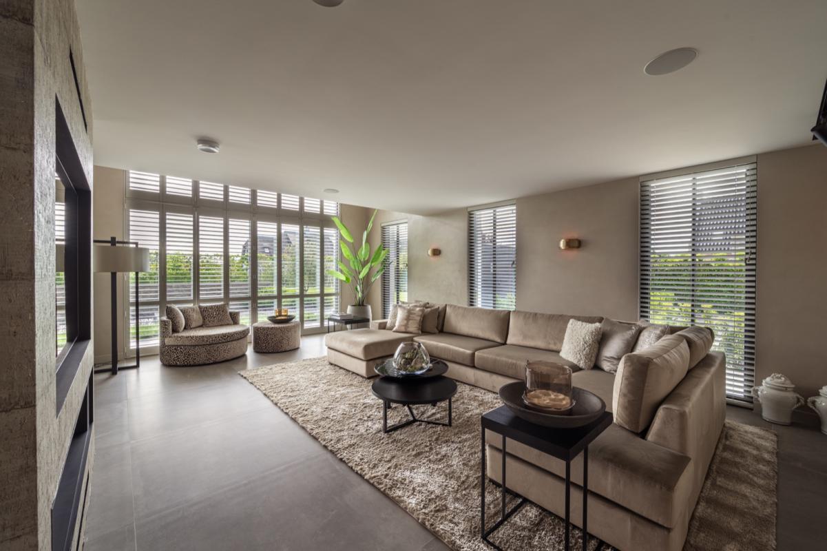 woonkamer met luxe verlichting