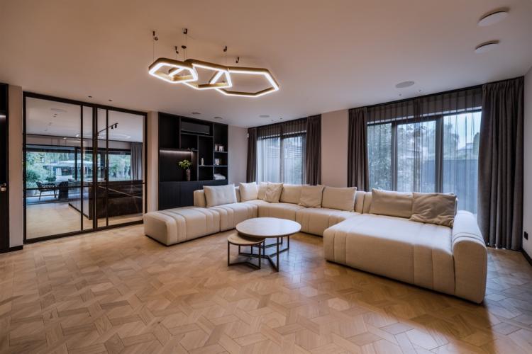 Moderne villa met exclusieve verlichting