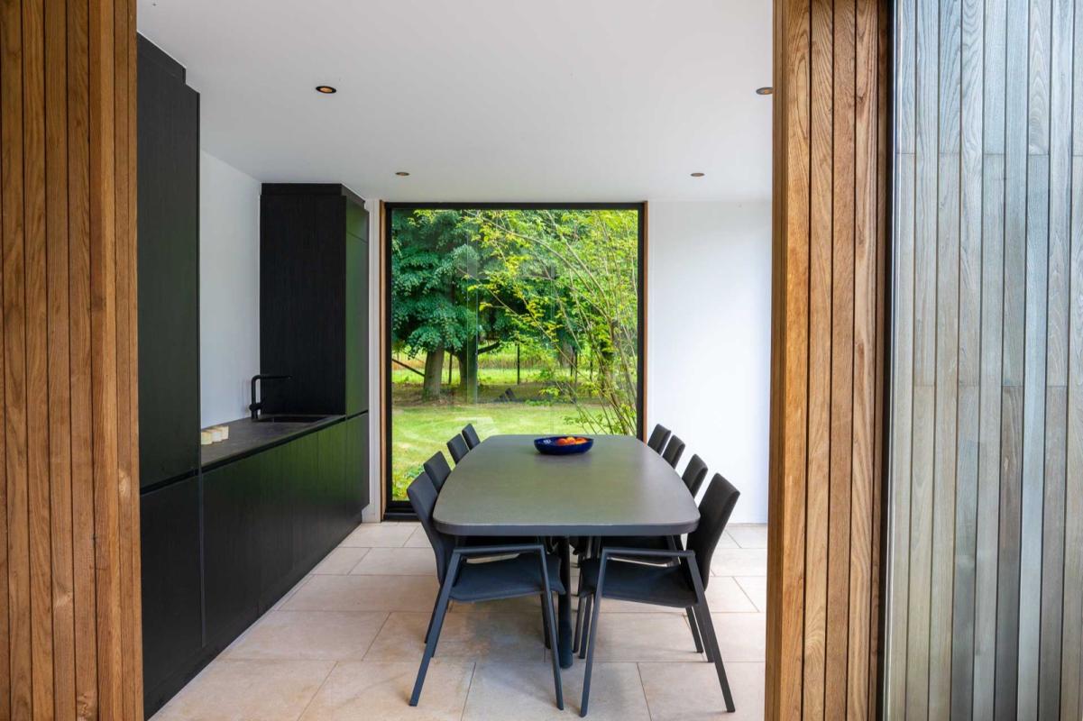 luxe keuken in poolhouse