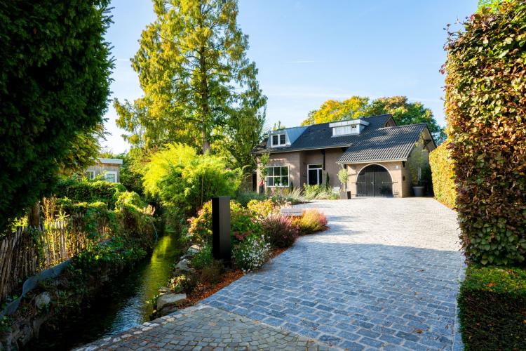 Exclusieve voortuin villa Obbicht