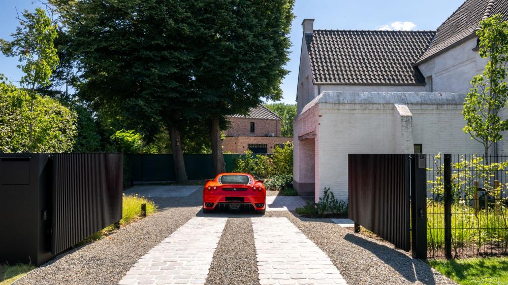 Voortuin in harmonie met de authentieke architectuur