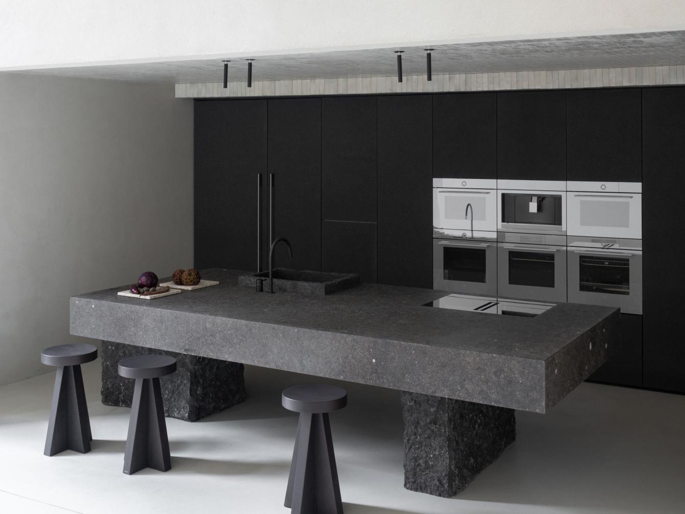 showroom studio met high-end keukenapparatuur