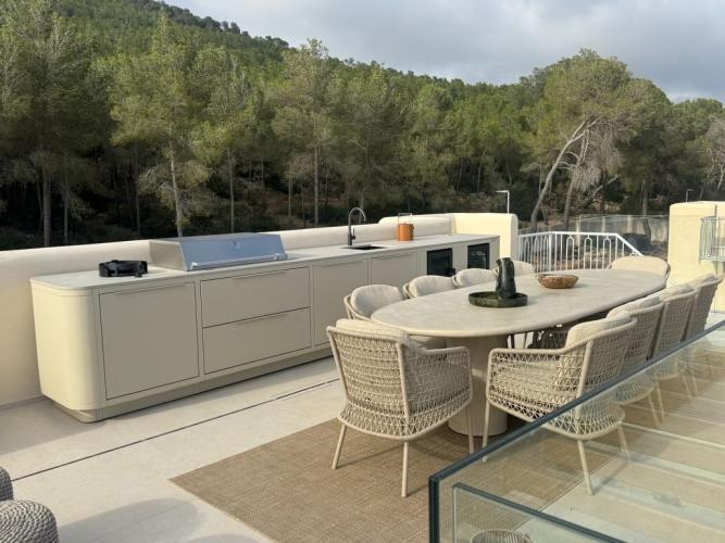 Ibiza buitenkeuken met Gunmetal Arco Lusso kraan en spoelbak