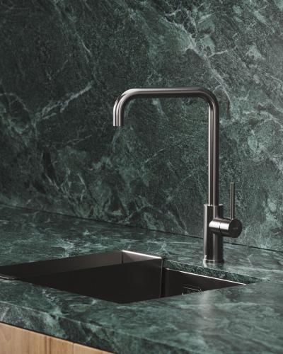 Stijlvolle Gunmetal spoelbak met uitneembaar inzetbakje en designkraan van Virelli