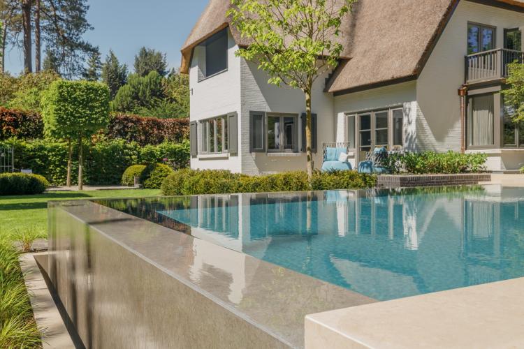 Villa met wellness souterrain en infinity pool