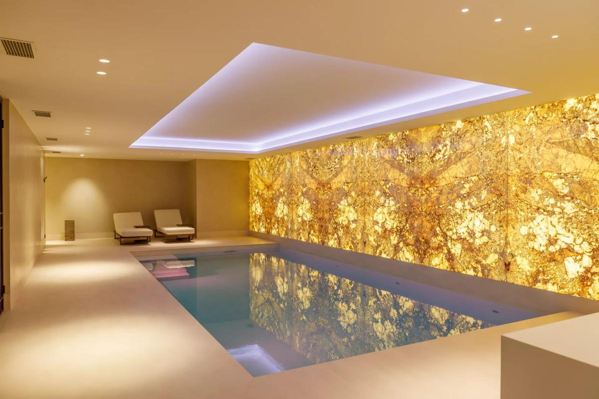 luxe binnenzwembad