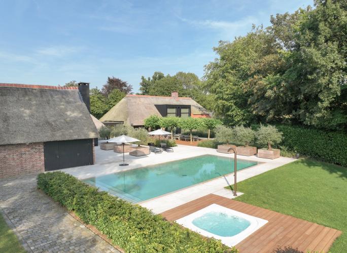 Buitenzwembad en spa