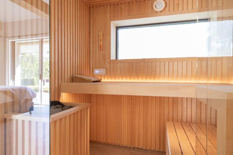 Maatwerk saunacabine op slaapkamer