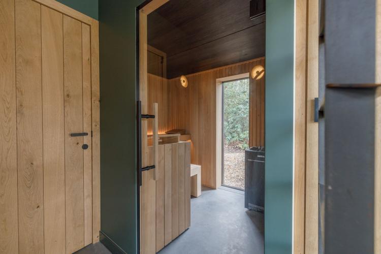 Sauna Aldersteps en Black structure plafond