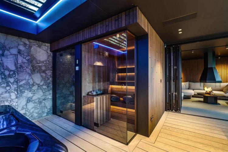 Moderne villa met luxe wellness