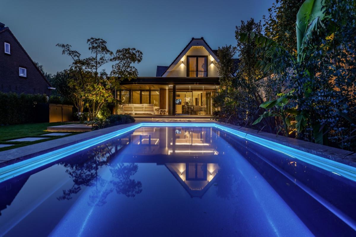 wellnesstuin met zwembad