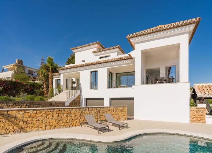 Exclusieve tuinmeubels in villatuin Marbella