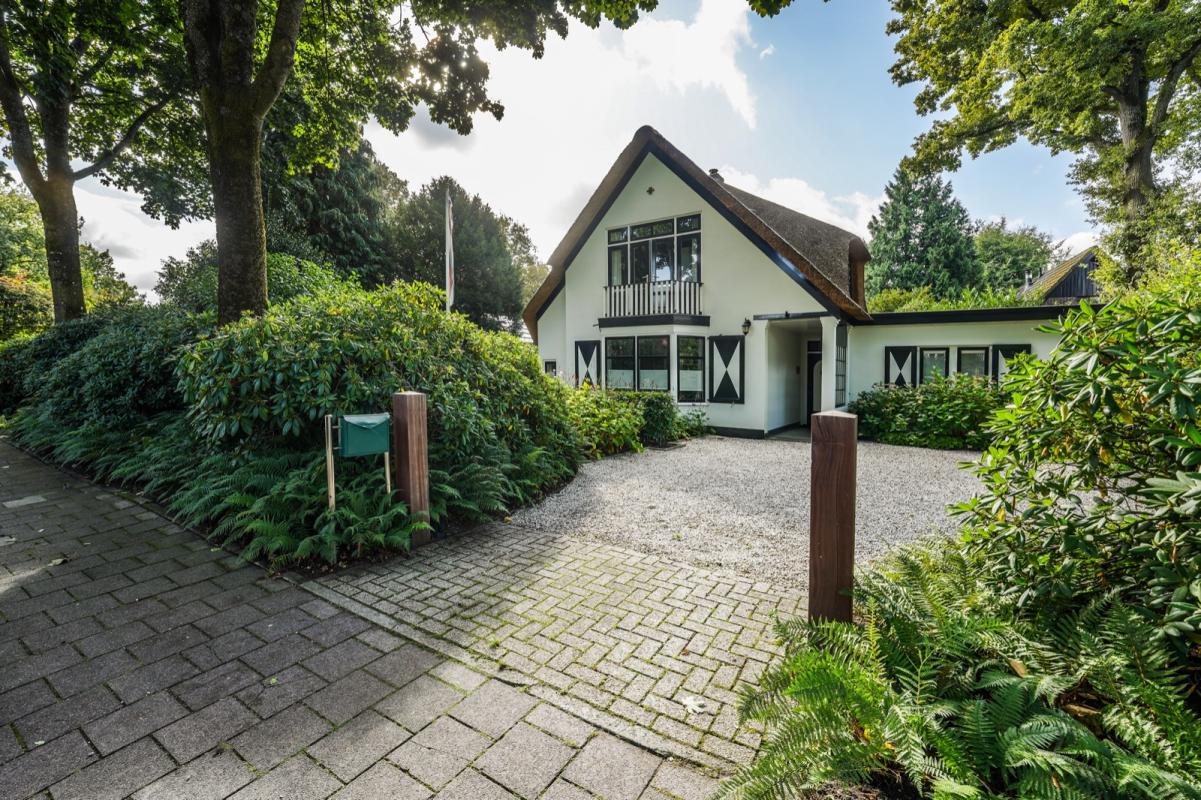 oprit bij villa