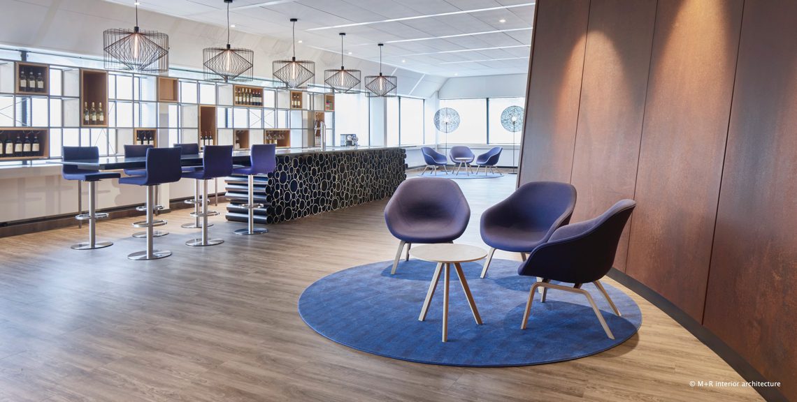 presentatieruimte met houten vloer