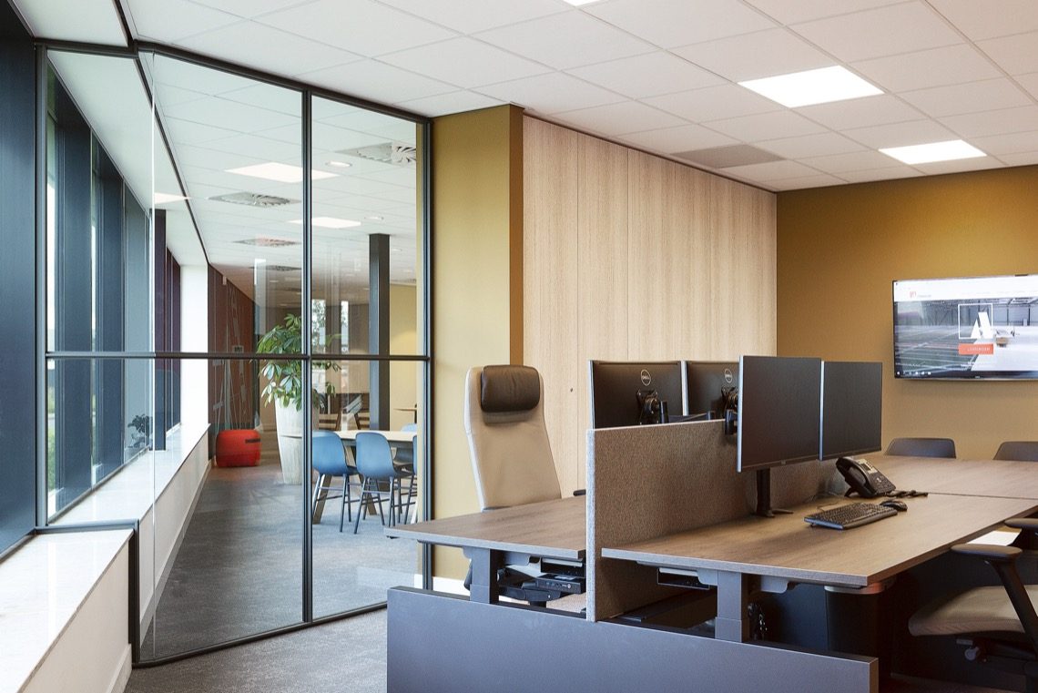 systeemwand op kantoor