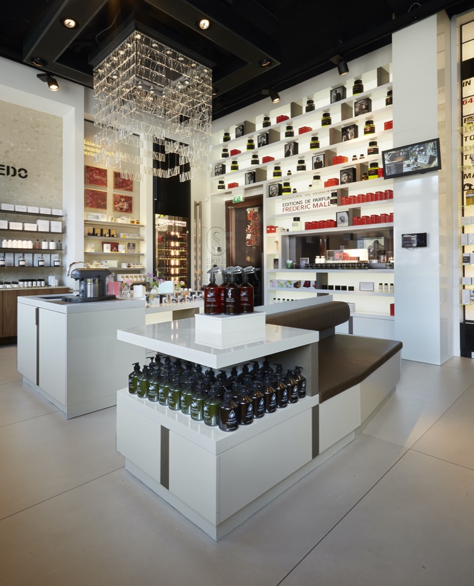 interieur winkel met design lamp