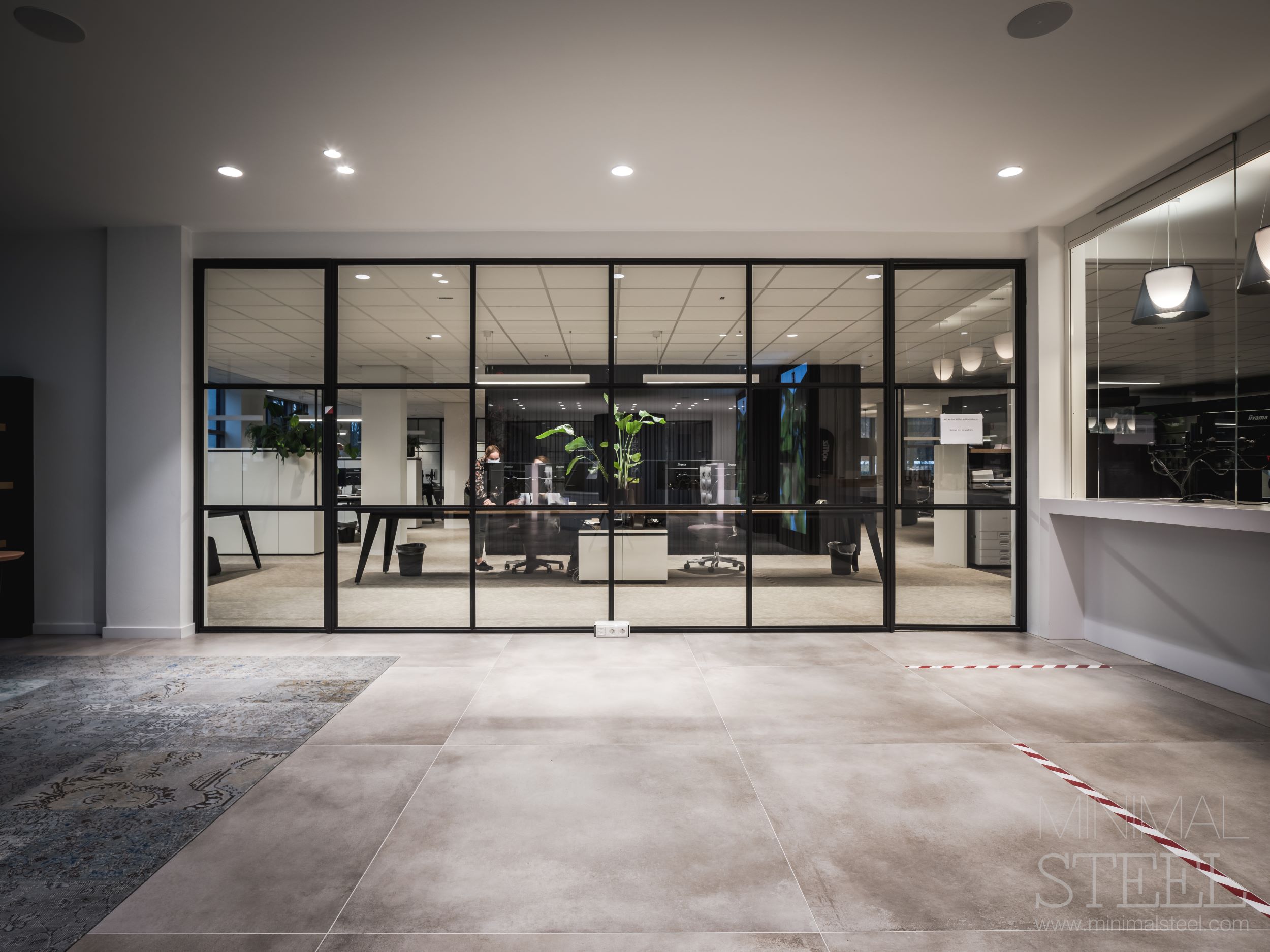 luxe interieur met stalen deuren