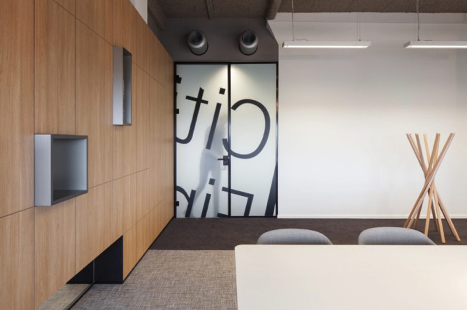 interieur kantoor met maatwerk kast