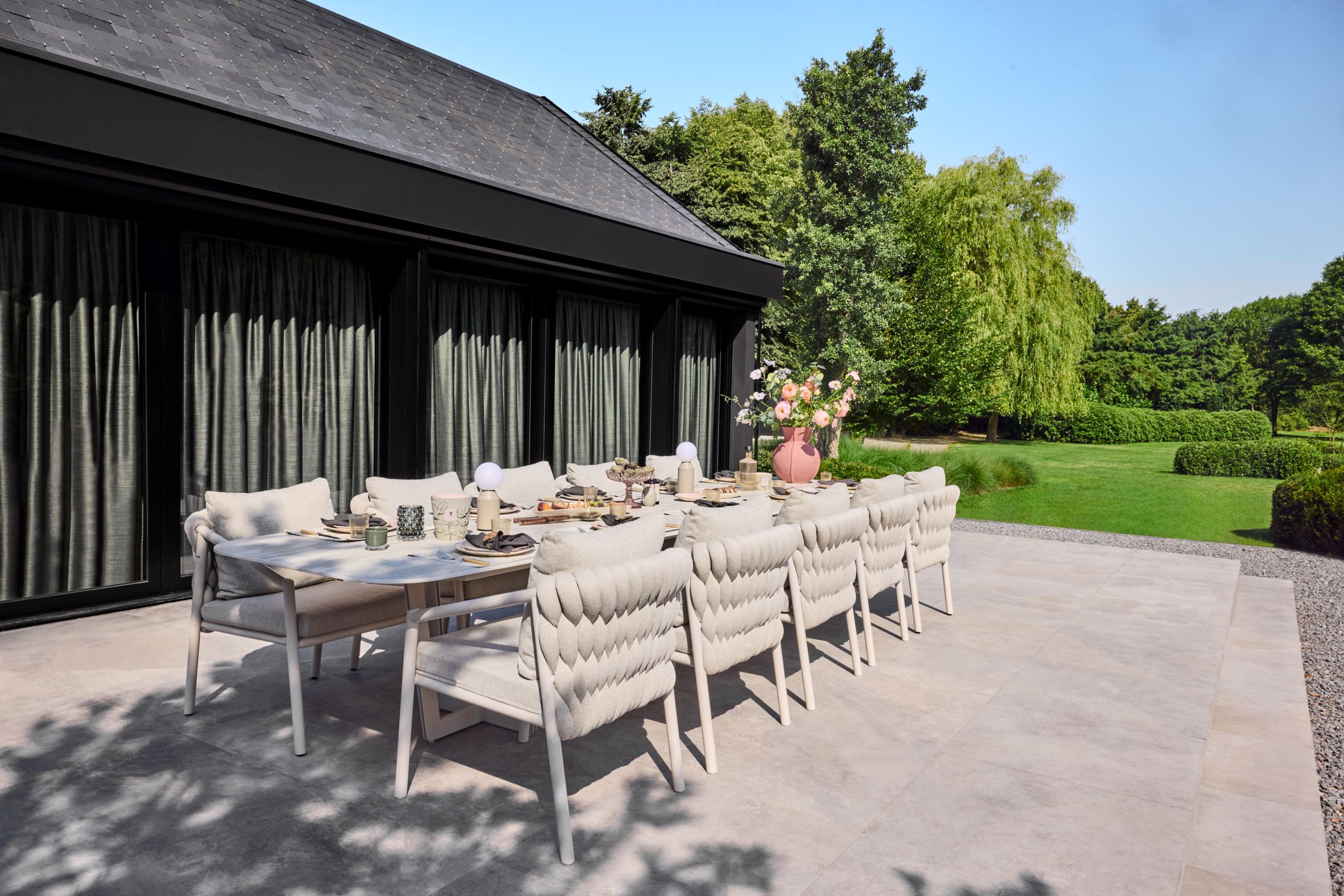luxe buitentafel met stoelen