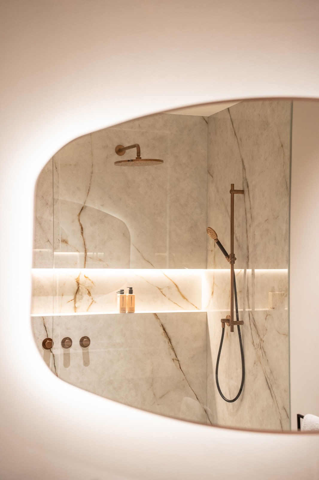 design spiegel in badkamer