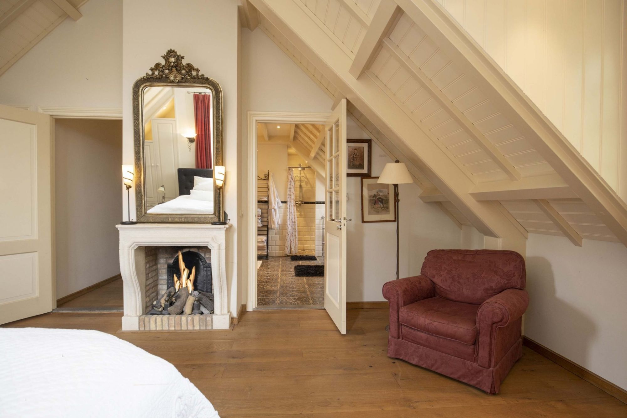 openhaard in slaapkamer