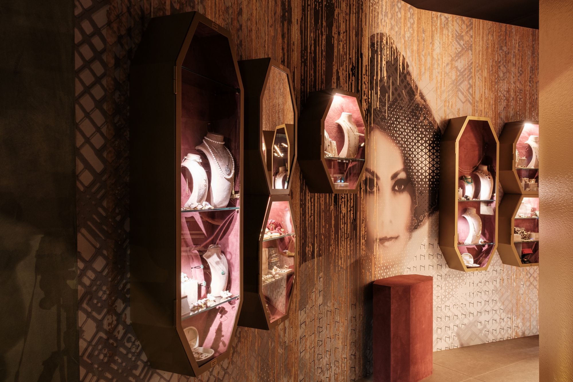 luxe stalen vitrines