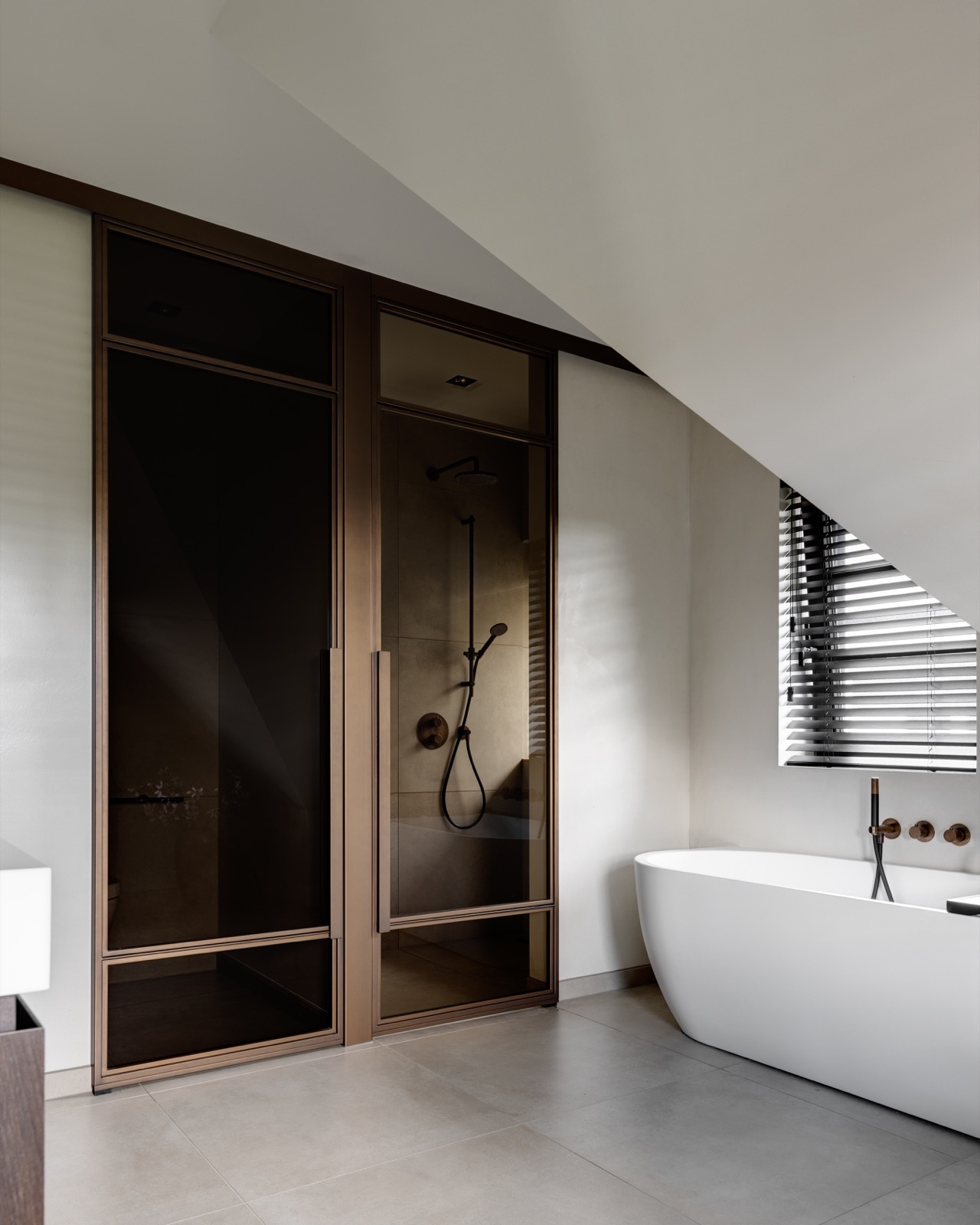 badkamer met design deuren