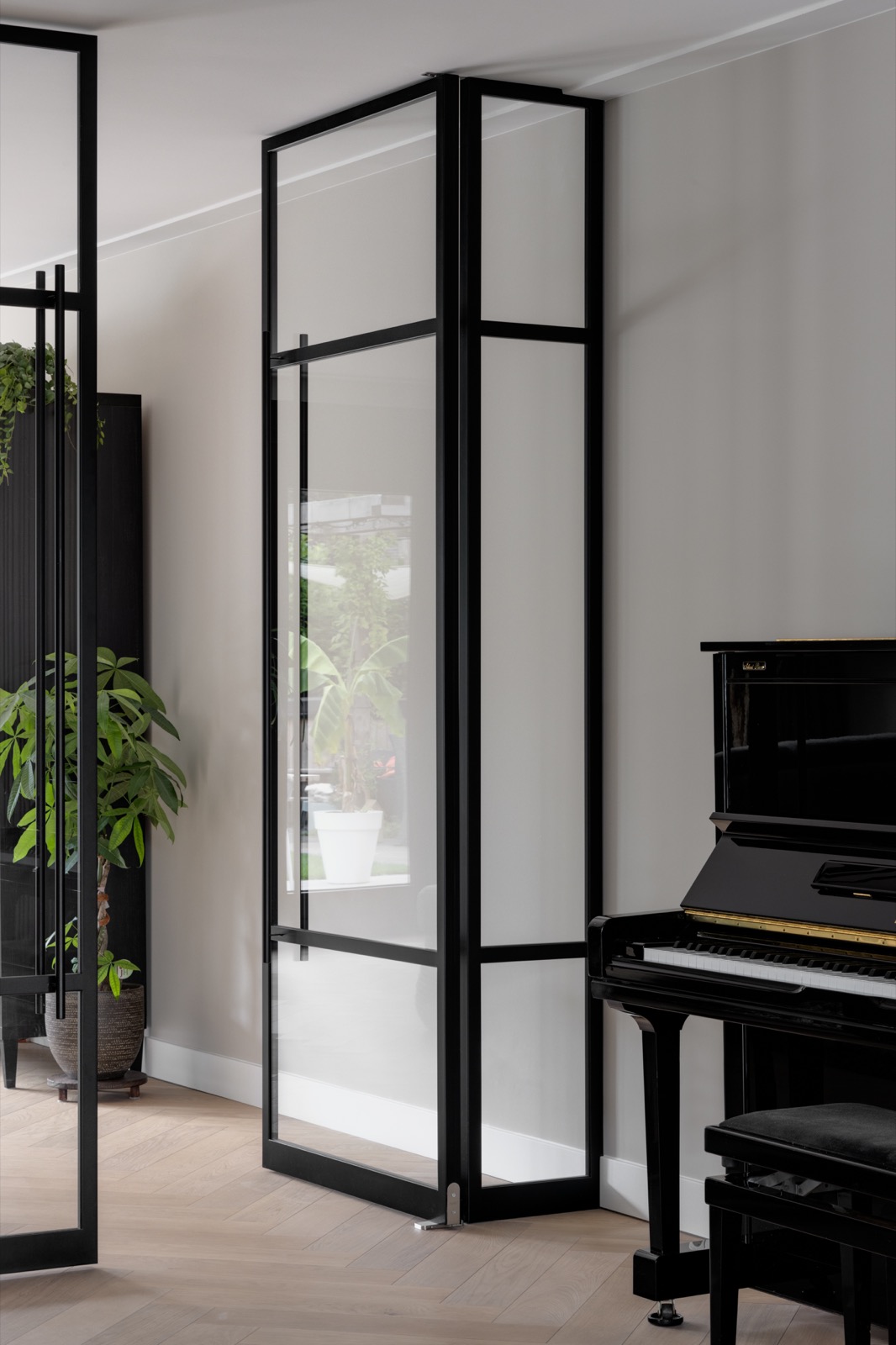 interieur met stalen binnendeur
